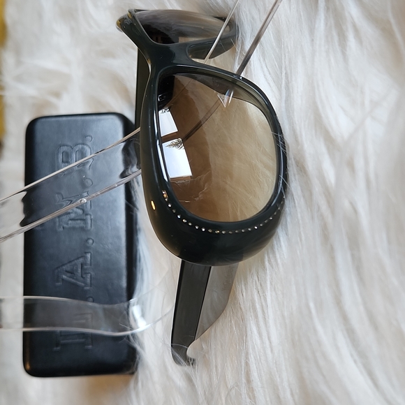 Yves Saint Laurent sunglasses - Picture 14 of 16